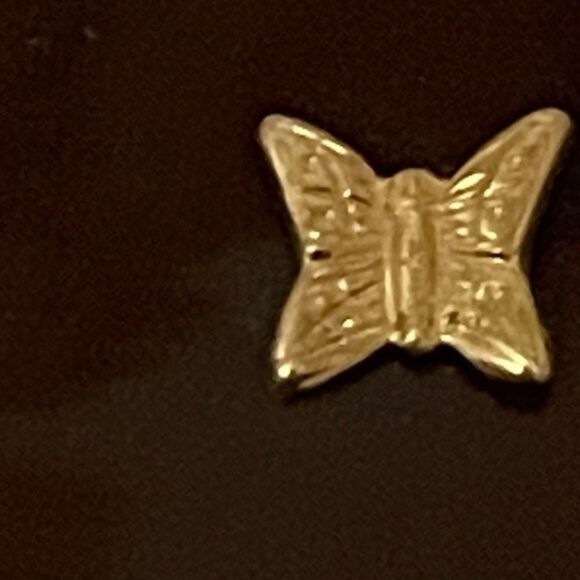 NEVER USED. 3-gold tone clutch pins/lapel pins (apple, pear & butterfly TEACHERS - Picture 7 of 11